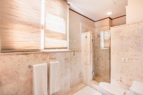 Ένα μπάνιο στο Golf View Apt at Casa De Campo