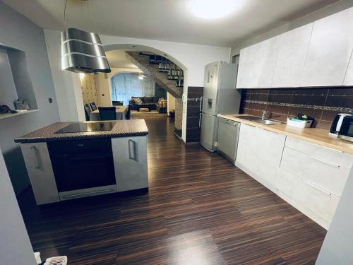 Kuchyň nebo kuchyňský kout v ubytování Big DREAMS apartment