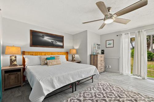 a bedroom with a bed and a ceiling fan at The Blue Anchor Cottage in Daytona Beach