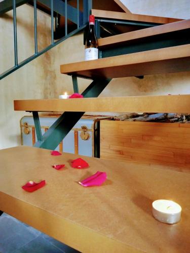 a table with red napkins on top of it at Casa rural El Forn d'Alcudia de Veo in Alcudia de Veo