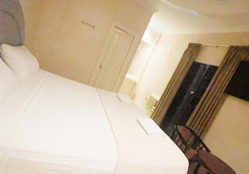 Un pat sau paturi într-o cameră la Hotel Pensión Anduriña