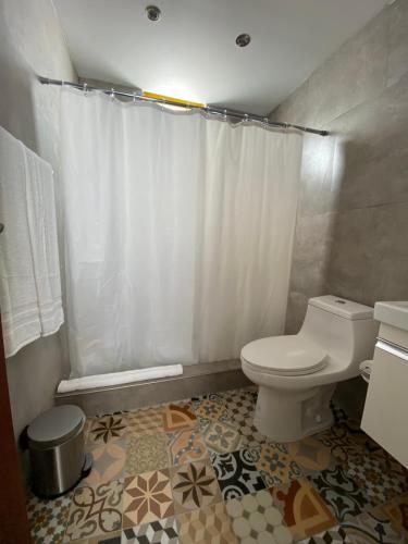 Un baño de Hotel Nest
