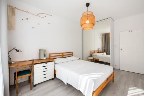 Posteľ alebo postele v izbe v ubytovaní Ingenious Wilanów Oasis Apartment