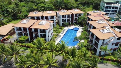 Jaco Paradise CR Bahia Azul 2A Ocean view, Jaco Beach 1st floorの敷地内または近くにあるプール
