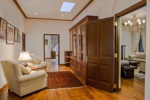 Гостиная зона в Stafford Bungalow - Stay More Nights and Enjoy Exclusive Savings