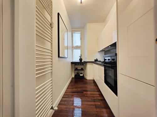 Designed Apartment 2 Bedrooms, 2 Baths in Milan Center - WiFi, AC, steps from Subway M1 and M2, Central Station and Airport connected with Self Check In photo 18