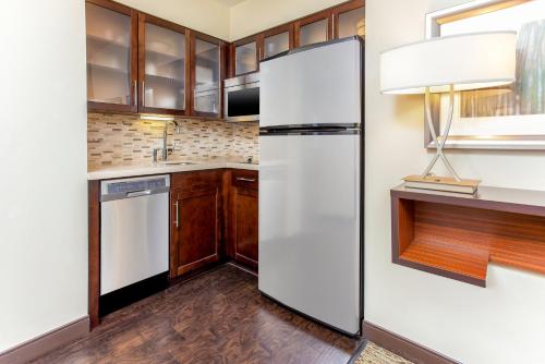 Η κουζίνα ή μικρή κουζίνα στο Staybridge Suites Chandler by IHG