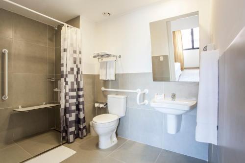 a bathroom with a toilet and a sink at Travel Inn Live & Lodge Ibirapuera Flat Hotel in Sao Paulo