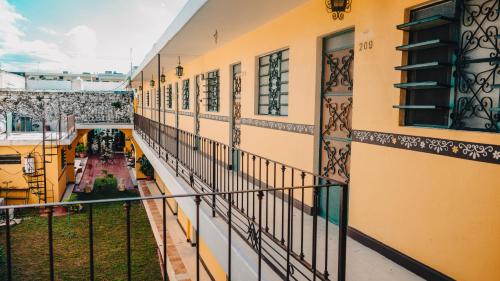 a balcony of a building with a view of a courtyard at Hotel Mucuy in Mérida