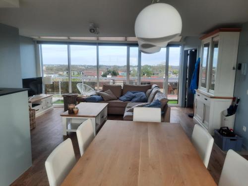 Penthouse VI – Photos 2