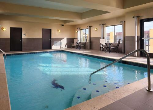 a large swimming pool in a hotel room at Best Western Plus Tupelo Inn & Suites in Tupelo