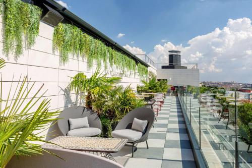 Radisson RED Madrid Image