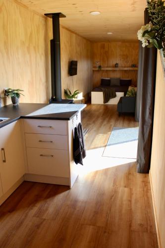 Luxury Container Cabinにあるキッチンまたは簡易キッチン