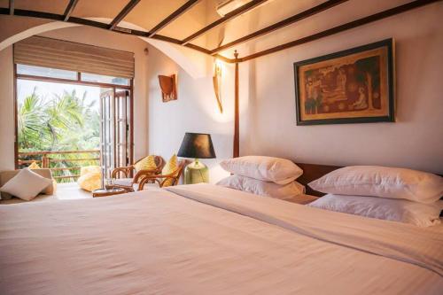 Gallery image of Sānti Beach House with pool & beach in Weligama