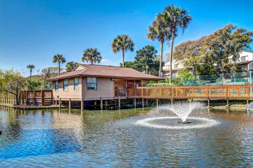a house with a fountain in the middle of a lake at Beachwalk Cozy Condo in Fernandina Beach