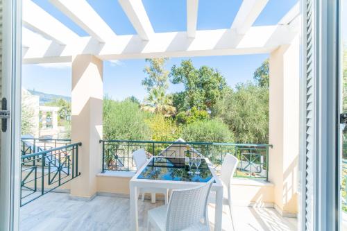 Balkoni atau teres di St Nicholas B11 Beach Garden View 3
