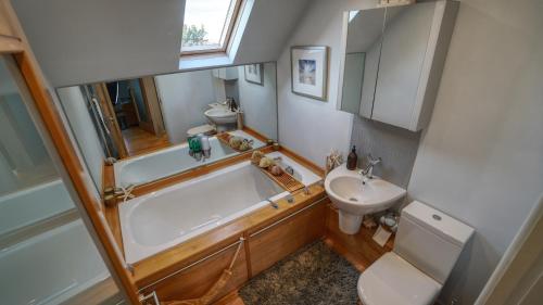 an overhead view of a bathroom with a tub and a sink at Modern Seaside Townhouse feat Sauna near Brighton in Shoreham-by-Sea