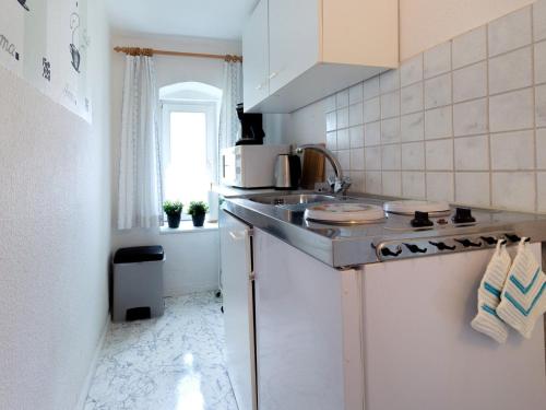 a small kitchen with a sink and a microwave at Ferienwohnung Käthe in Altenkirchen in Altenkirchen