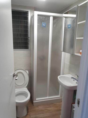 A bathroom at Apartamento BENIDORM primera linea playa