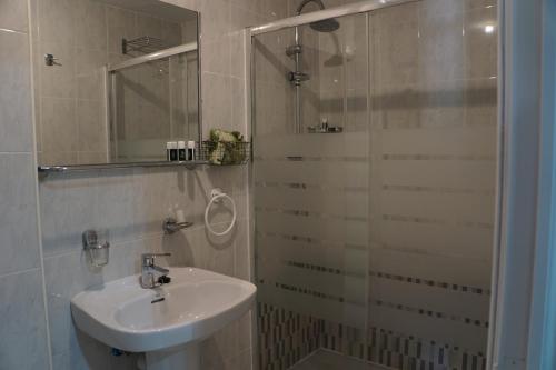 Hostal La Reserva tesisinde bir banyo