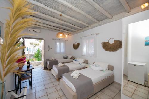 a living room with two beds and a table at Aperto Apartments in Mýkonos City