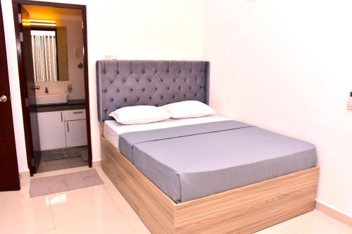 a bedroom with a large bed and a sink at BNB RESIDENCIES NAWALA in Nawala