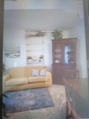 a living room with a couch and a cabinet at Casa Silvio in Torri del Benaco