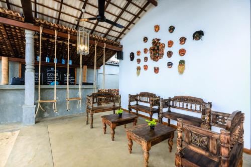 a room with benches and plates on the wall at Moi Talpe by DBI in Talpe