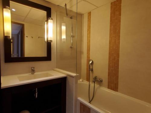 Kúpeľňa v ubytovaní CAP HERMES Vue PORT T2 40m2 climatise 4 personnes