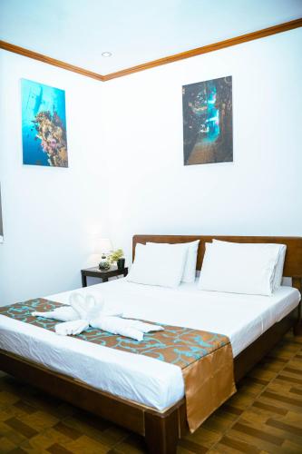 a bedroom with a bed in a room at DiveGurus Boracay Beach Resort in Boracay