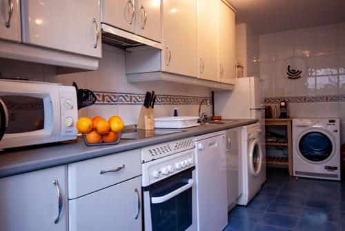 Stylish 2-Bed Duplex Townhouse, Full Kitchen, Access to Three Pools, Minutes from Puerto Banus, by "La Buena Vida Holiday Homes"