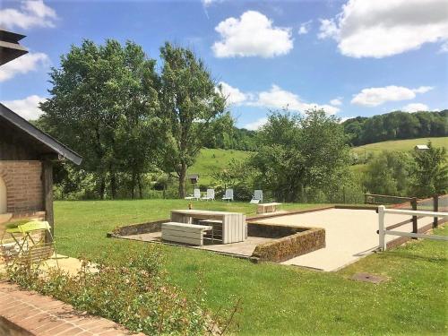 Κήπος έξω από το Le Gîte Marguerite Calvados I vue panoramique sur la Normandie face au CERZA