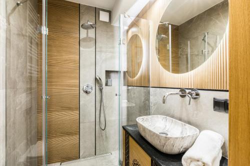 a bathroom with a sink and a shower at Apartament Atena in Zakopane