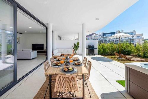 797 HOLIDAY RENTALS - Lujoso apartamento para 6 con jacuzzi en Higueron