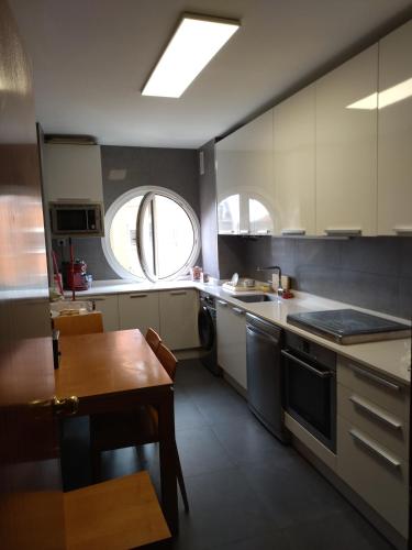 Kuchyň nebo kuchyňský kout v ubytování Preciosa Casa en Castro Urdiales