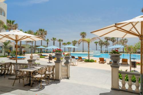 La alberca dentro o cerca de Khayam Garden Beach Resort & Spa