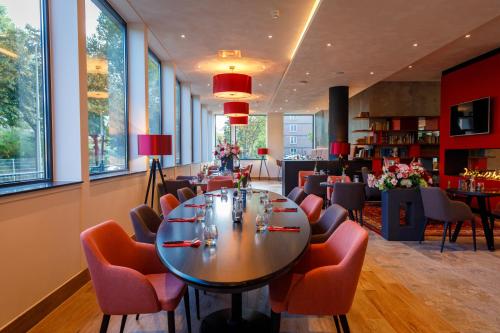 a dining room with a table and chairs at Bastion Hotel Amersfoort in Amersfoort