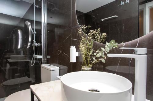Neobeds - Stylish modern 1BR Apt Near Old Town & Steps from Turia Park photo 70