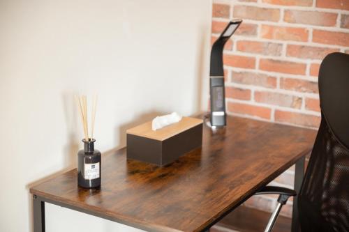 a table with a bottle of wine and a box on it at Détente et Découvertes en Pro ou en Famille in Vanves