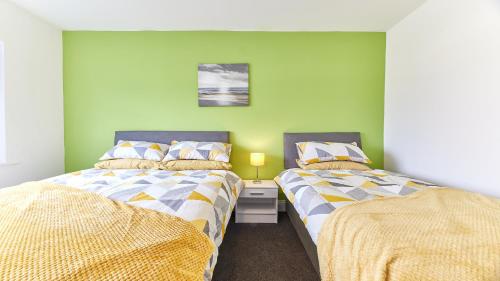 מיטה או מיטות בחדר ב-Newbiggin House - Newbiggin by the Sea