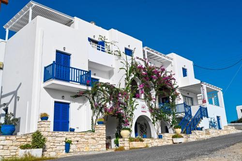 Beachfront Bocamviglies Rooms - Naoussa Bespoke View