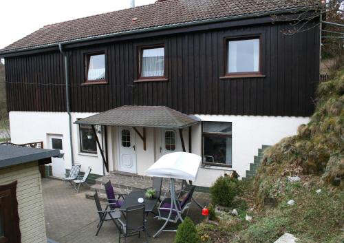 a house with a table and chairs in front of it at Ferienhaus Familie Knoll in Trautenstein