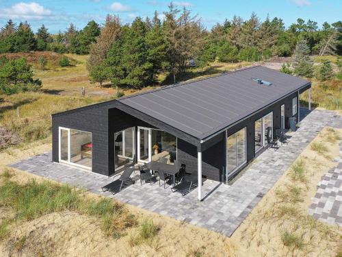 an overhead view of a black house with a solar roof at Modern Retreat in Graerup - By Traum Ferienwohnungen in Oksbøl
