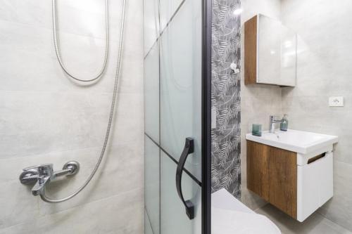 a bathroom with a shower and a sink at Modern and Central Flat near Beach in Muratpasa in Antalya