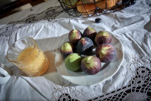 a plate of onions on a table with a glass of juice at Archontiko Deligianni in Dhimitsana