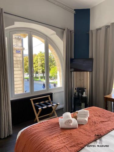 Un ou plusieurs lits dans un hébergement de l'établissement Hôtel Madame