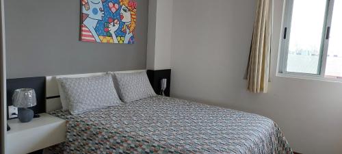 Giường trong phòng chung tại Flat à beira mar, charmoso e aconchegante