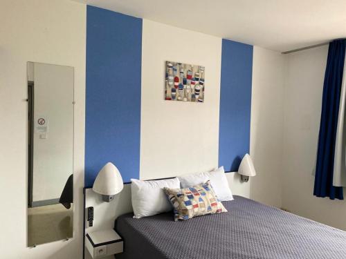 hotel l'échappée d'oléronにあるベッド