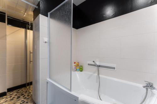 a bathroom with a shower with a glass door at Casa Inca Calais - Appart Amazonas - Parking Free, Station in Calais