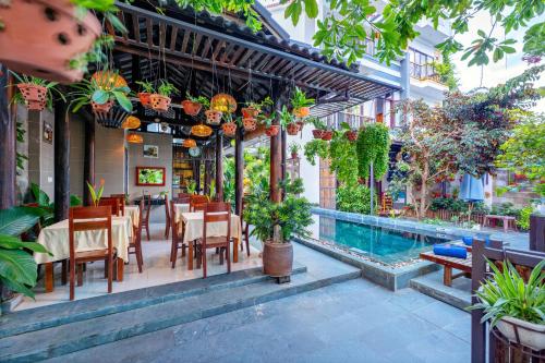 Sands River Hoi An Villaの敷地内または近くにあるプール